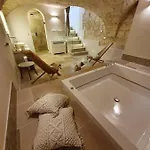 Alba Luxury * オストゥーニ